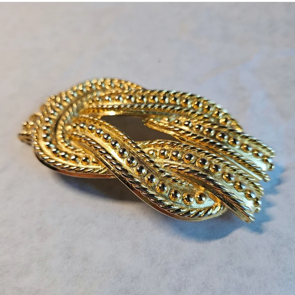 Vintage Gold Tone Textured Knot Belt Buckle Beaded Rope Design Accessory